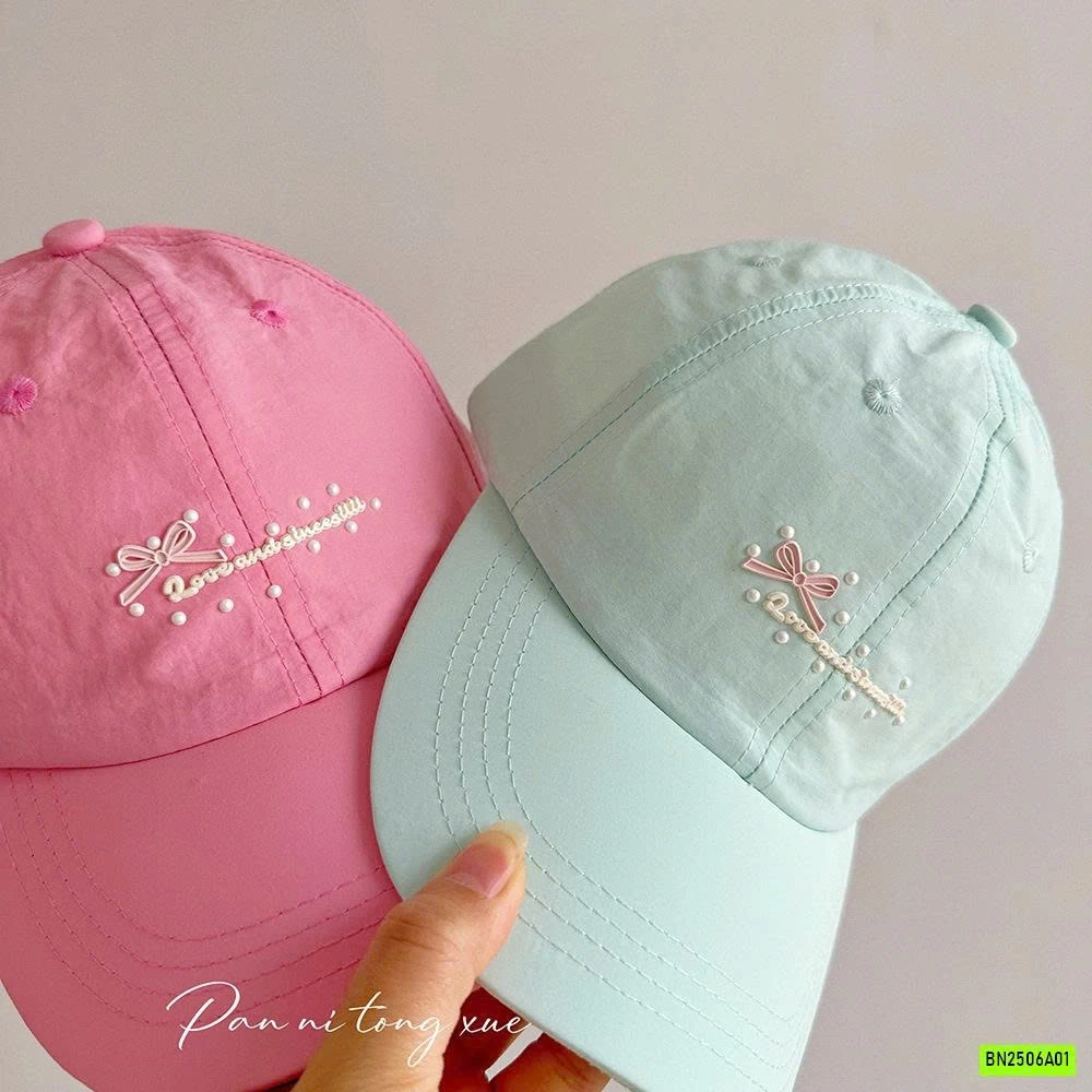 MŨ KẾT THÊU CHỮ GẮN NƠ