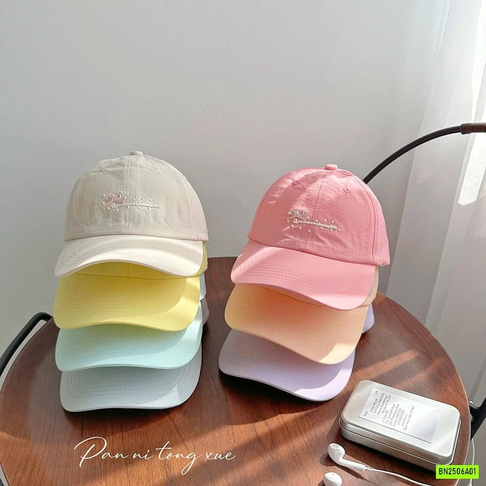 MŨ KẾT THÊU CHỮ GẮN NƠ