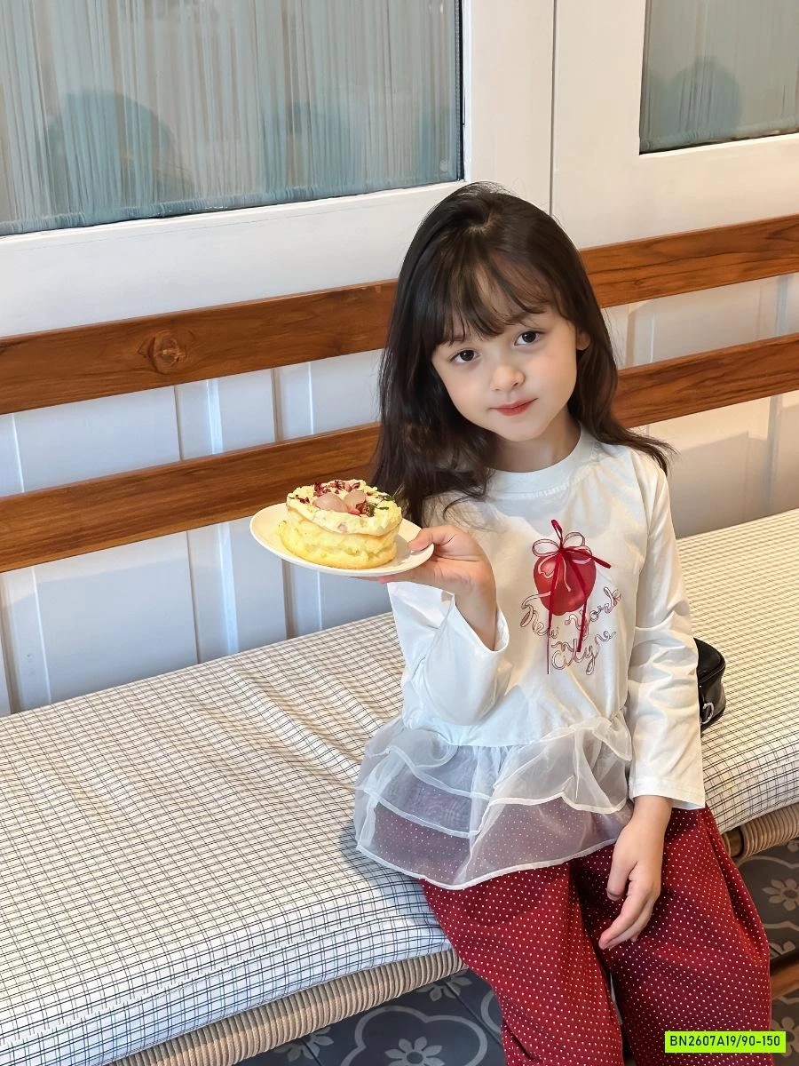 ÁO VIỀN REN MIX QUẦN ĐỎ SUÔNG