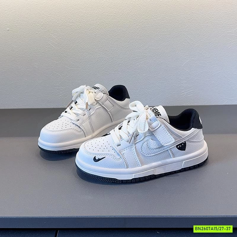 GIÀY THỂ THAO LIKE TRÁI TIM