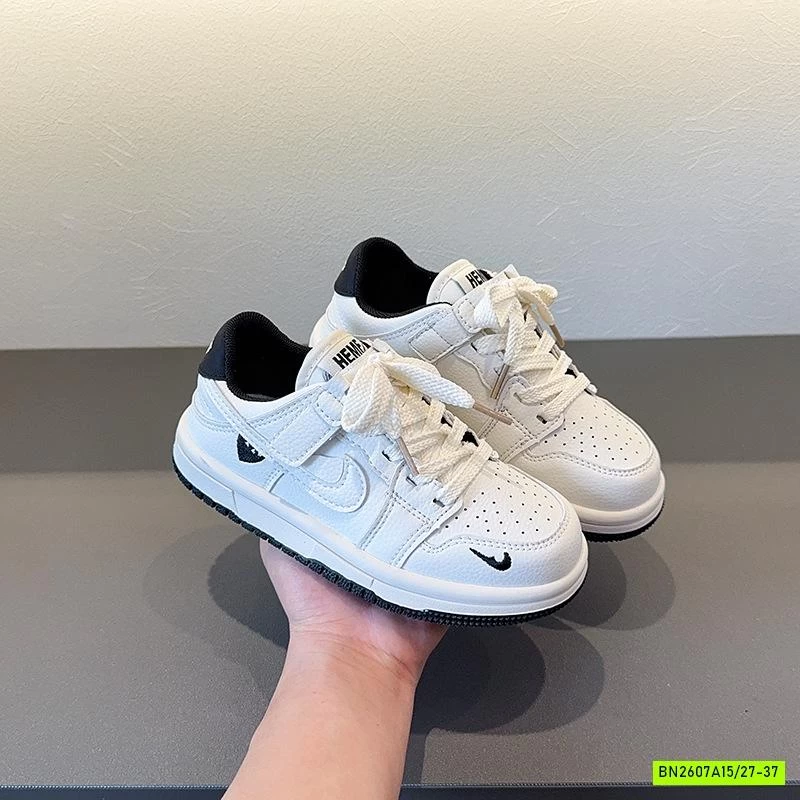 GIÀY THỂ THAO LIKE TRÁI TIM