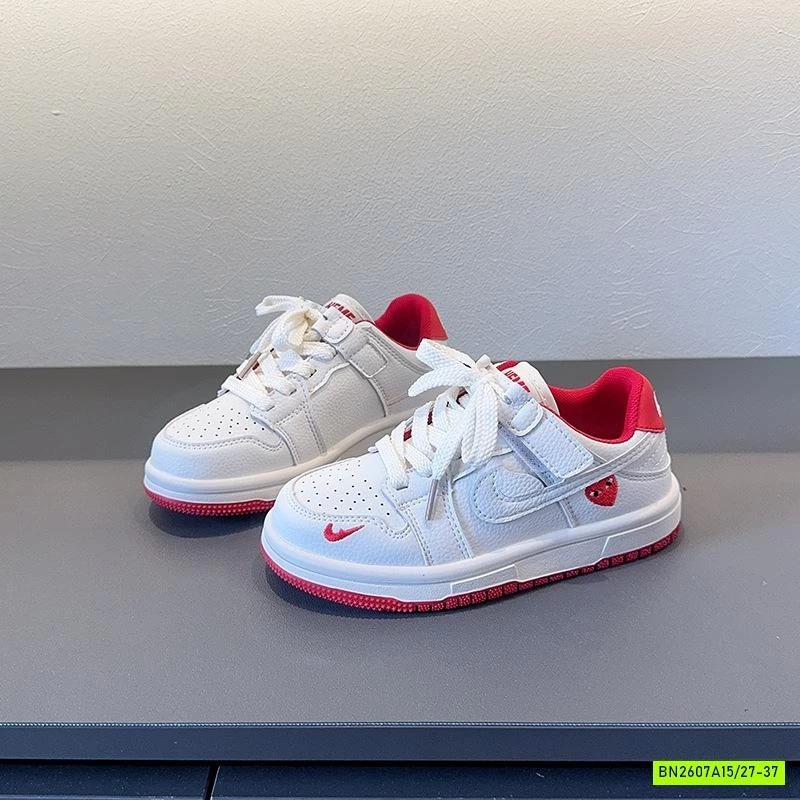 GIÀY THỂ THAO LIKE TRÁI TIM