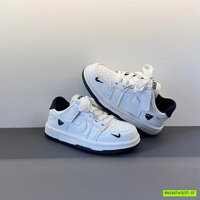 GIÀY THỂ THAO LIKE TRÁI TIM