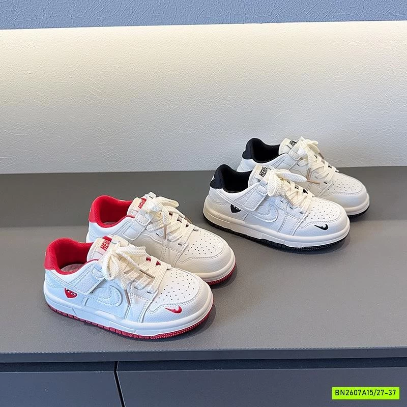 GIÀY THỂ THAO LIKE TRÁI TIM