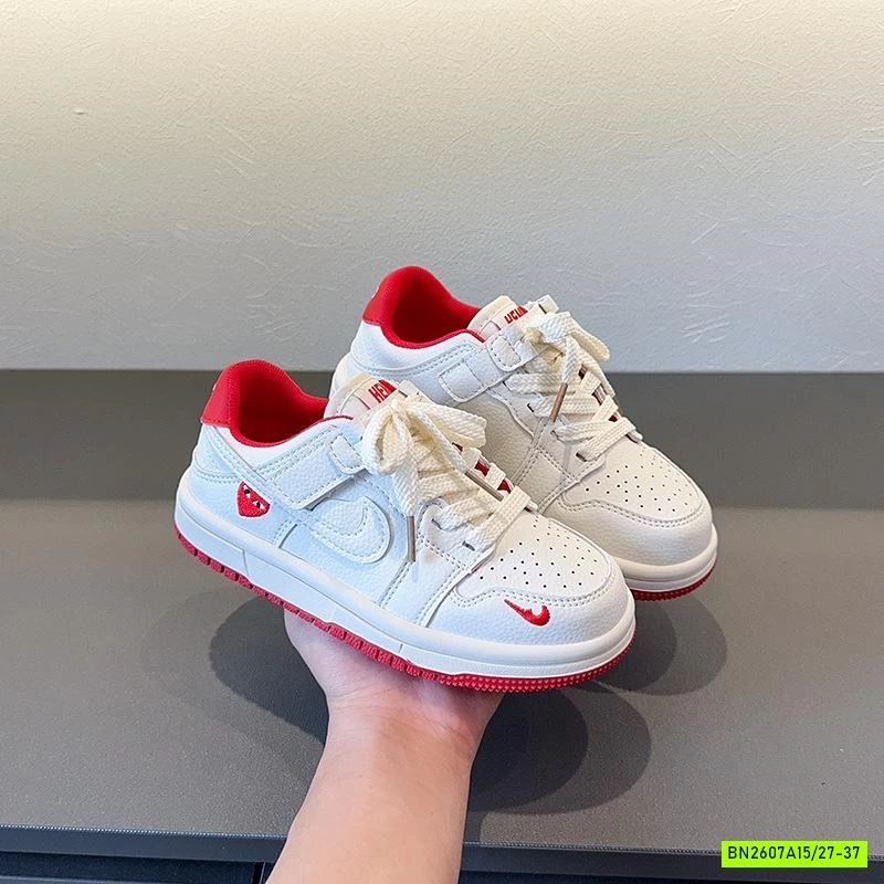 GIÀY THỂ THAO LIKE TRÁI TIM