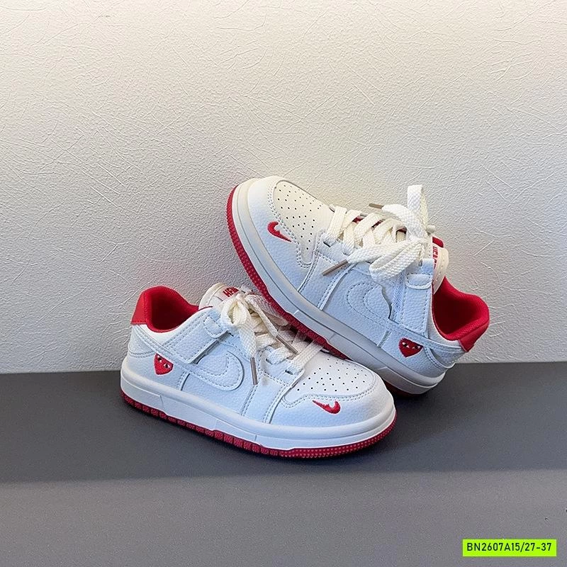 GIÀY THỂ THAO LIKE TRÁI TIM