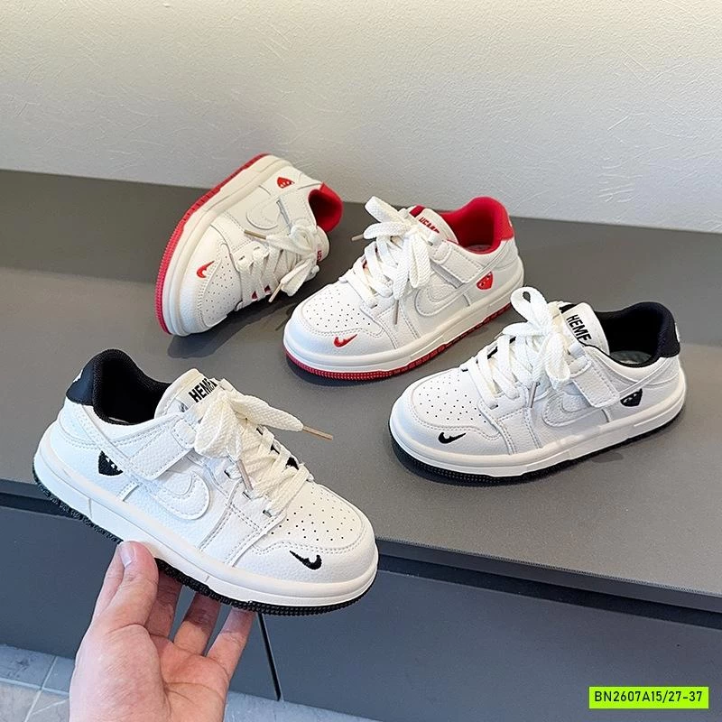 GIÀY THỂ THAO LIKE TRÁI TIM