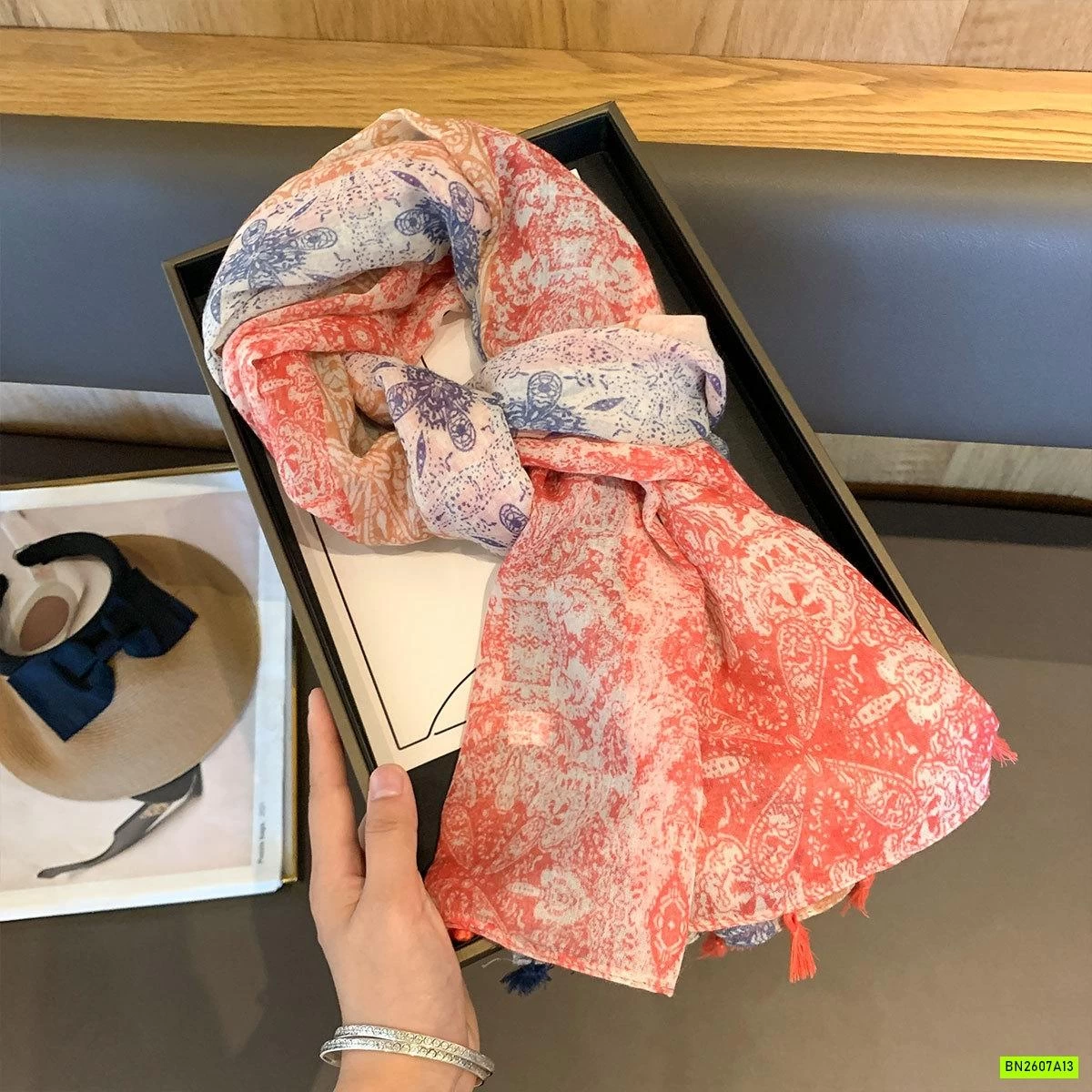 KHĂN CHOÀNG LANH HỌA TIẾT PHỐI MÀU