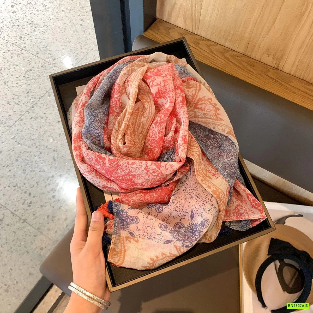 KHĂN CHOÀNG LANH HỌA TIẾT PHỐI MÀU