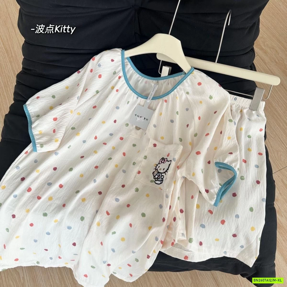 BỘ MẶC NHÀ CỔ TRÒN