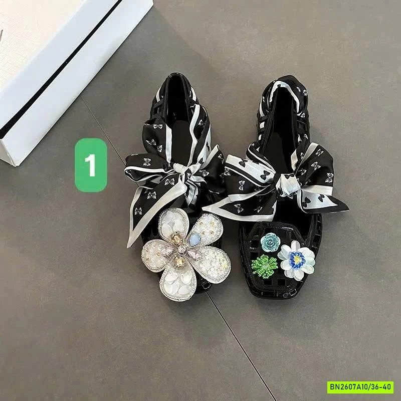 GIÀY NHỰA LỖ ĐÍNH HOA