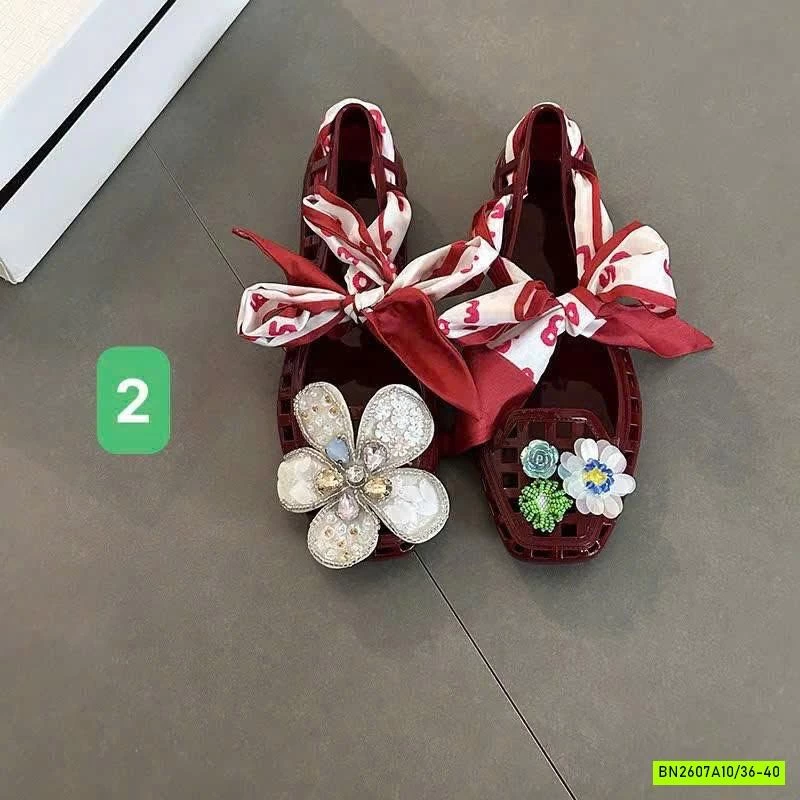 GIÀY NHỰA LỖ ĐÍNH HOA