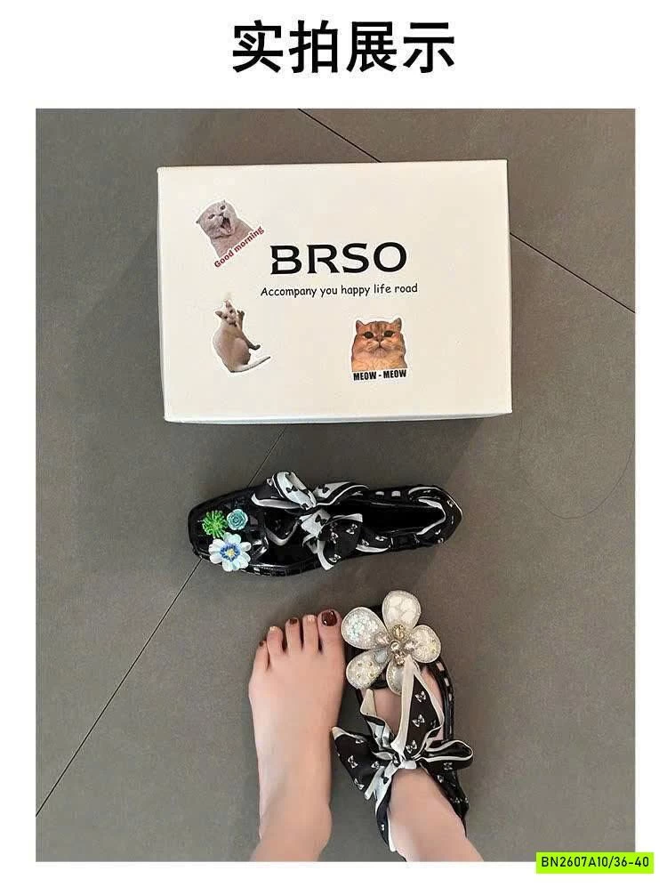 GIÀY NHỰA LỖ ĐÍNH HOA