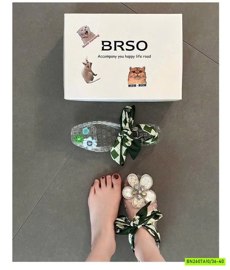 GIÀY NHỰA LỖ ĐÍNH HOA