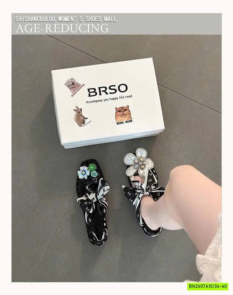 GIÀY NHỰA LỖ ĐÍNH HOA