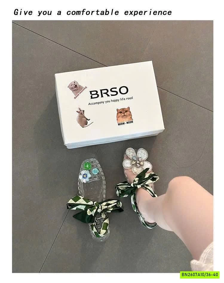 GIÀY NHỰA LỖ ĐÍNH HOA