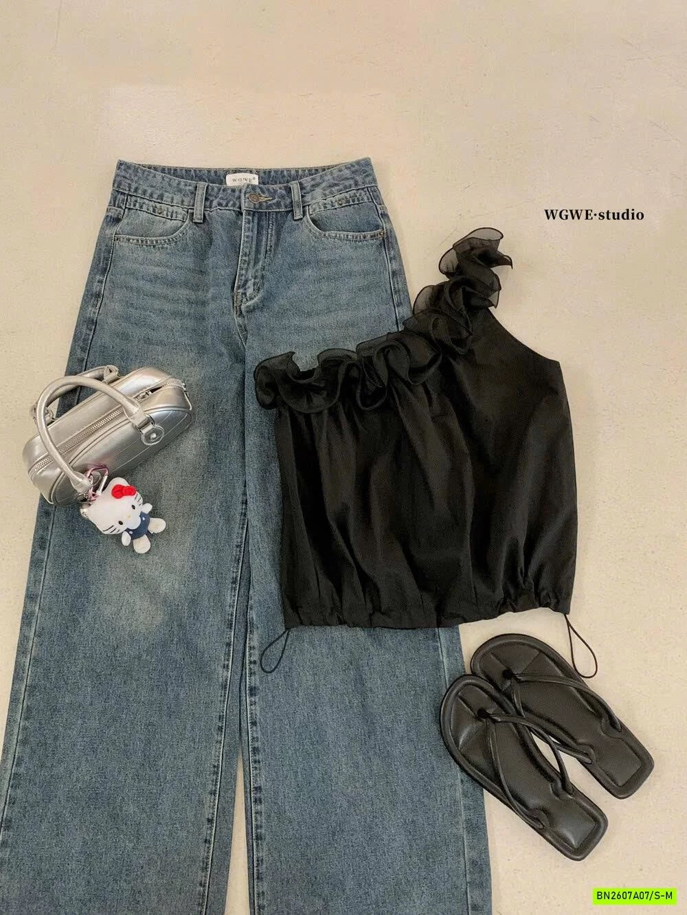 ÁO BÍ LỆCH VAI CỔ VIỀN BÈO WGWE