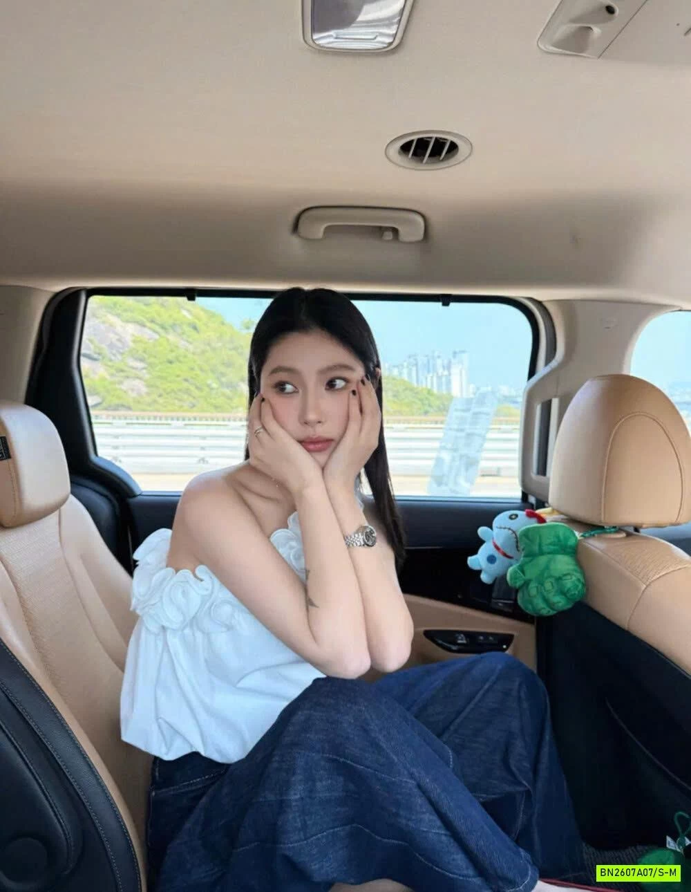 ÁO BÍ LỆCH VAI CỔ VIỀN BÈO WGWE