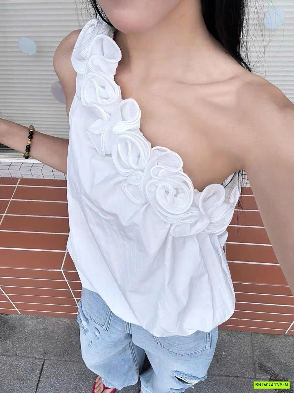 ÁO BÍ LỆCH VAI CỔ VIỀN BÈO WGWE