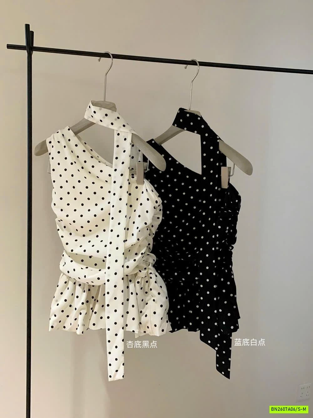 SƠ MI CHẤM BI LỆNH VAI RÚT EO WGWE