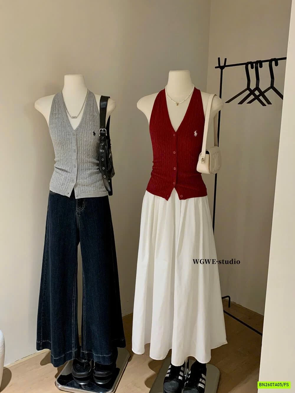 ÁO YẾM MONTOGHI LOGO NGỰA WGWE