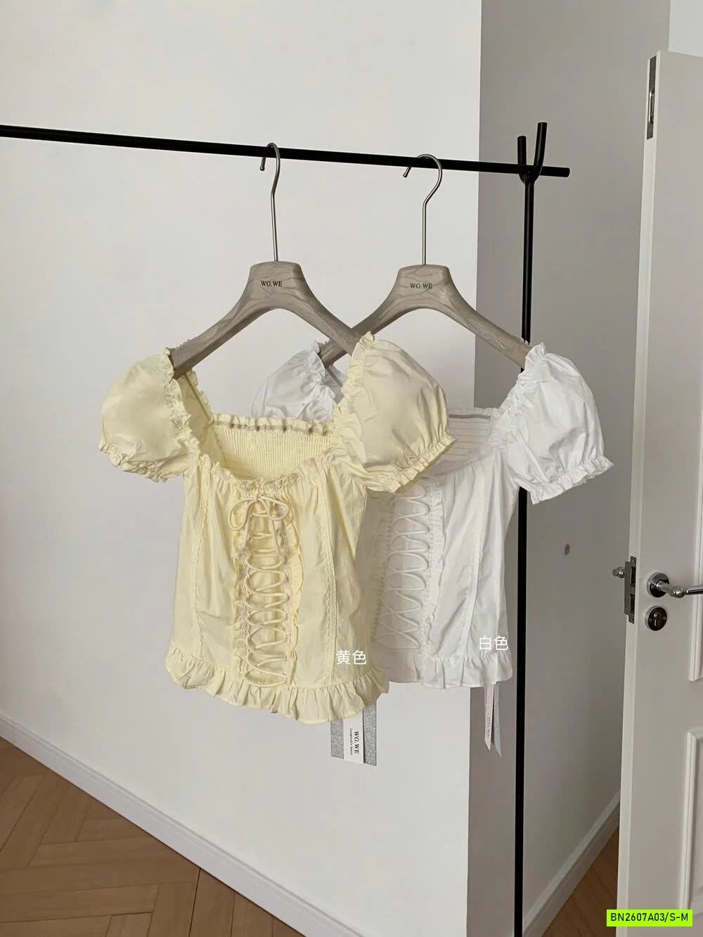 SƠ MI TAY BỒNG CỔ VUÔNG WGWE