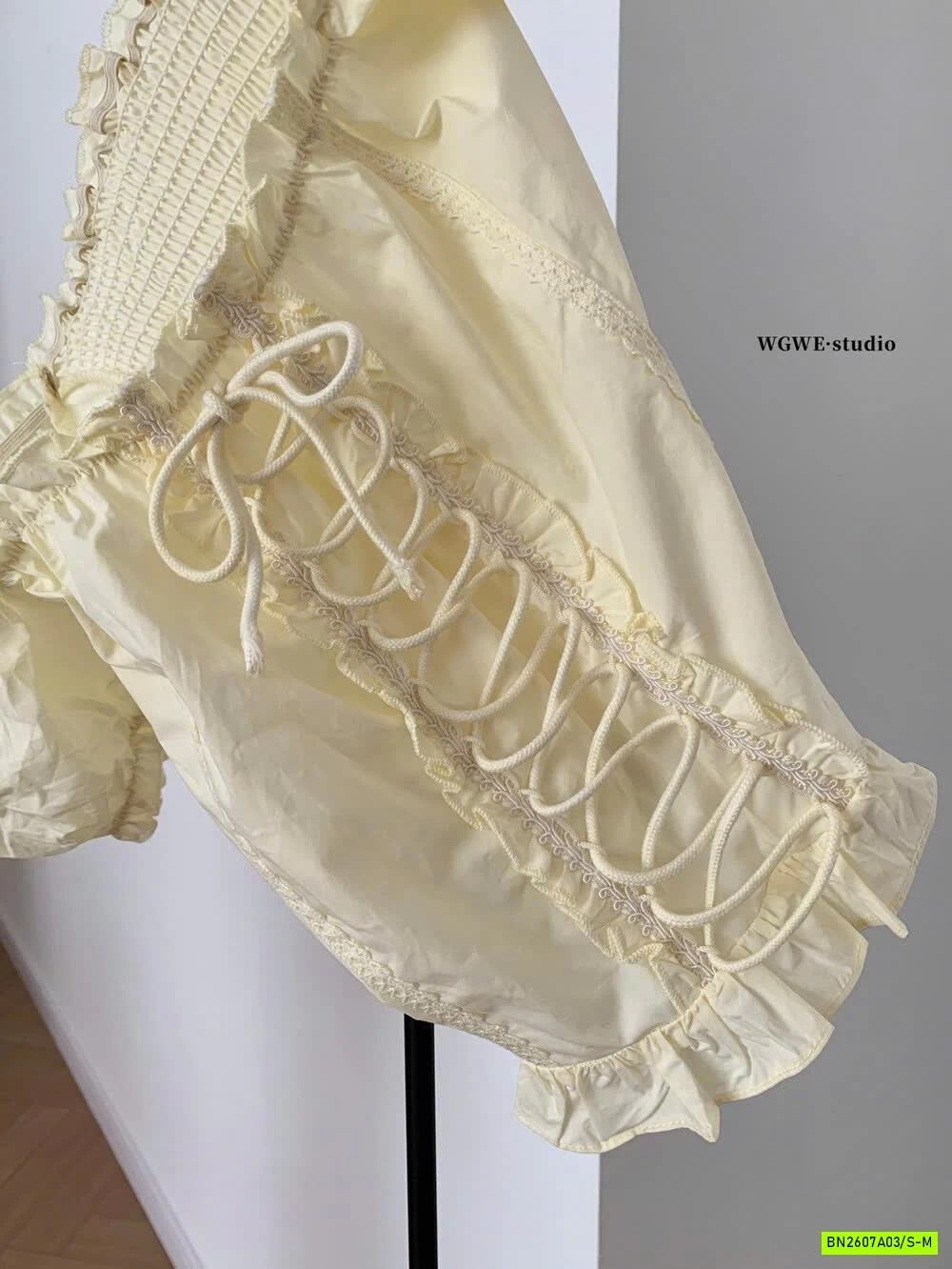 SƠ MI TAY BỒNG CỔ VUÔNG WGWE