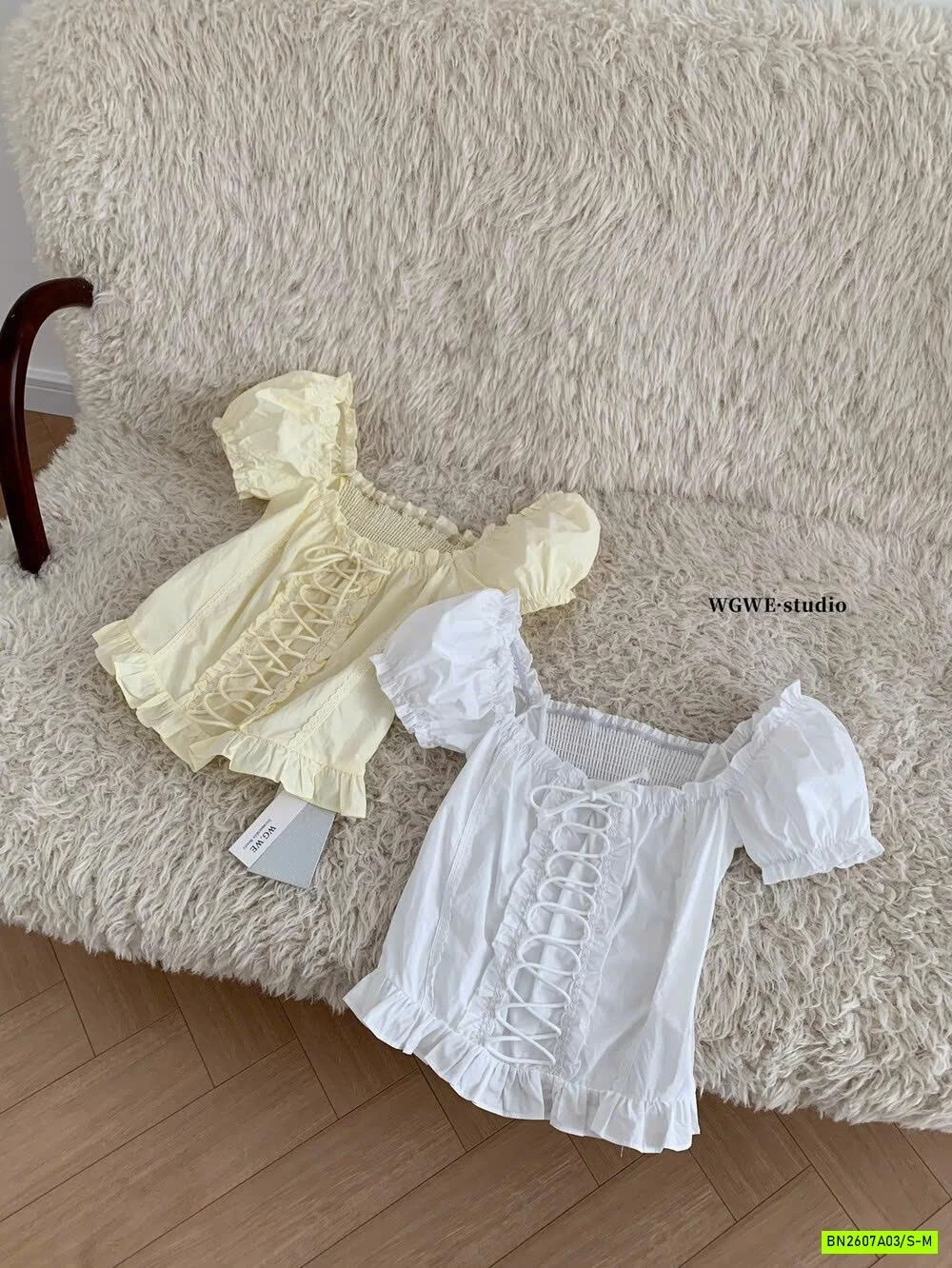 SƠ MI TAY BỒNG CỔ VUÔNG WGWE