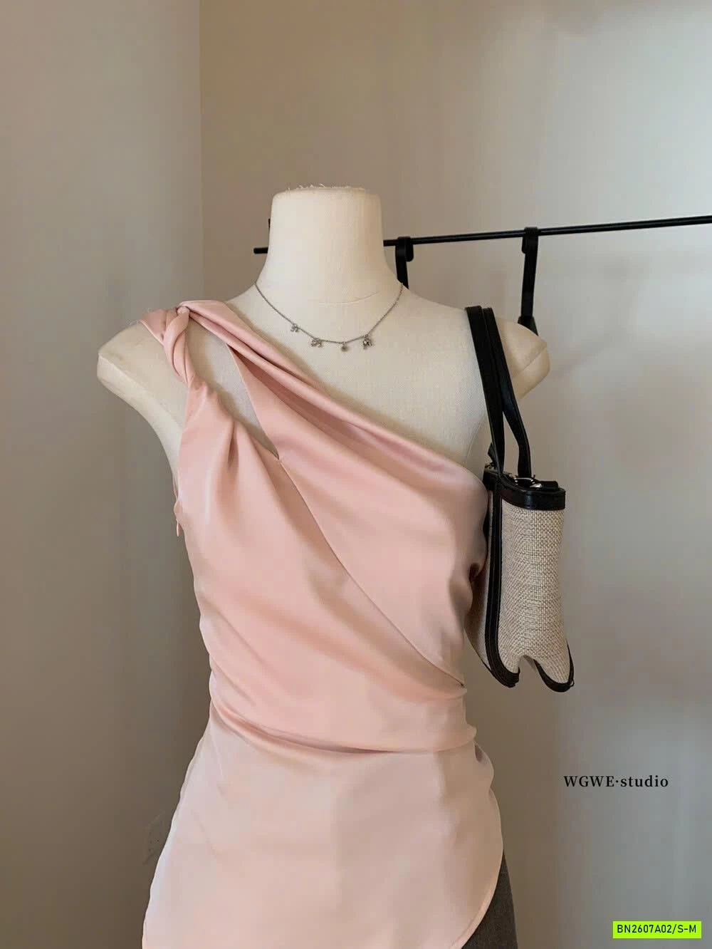 ÁO LỤA LỆNH VAI WGWE