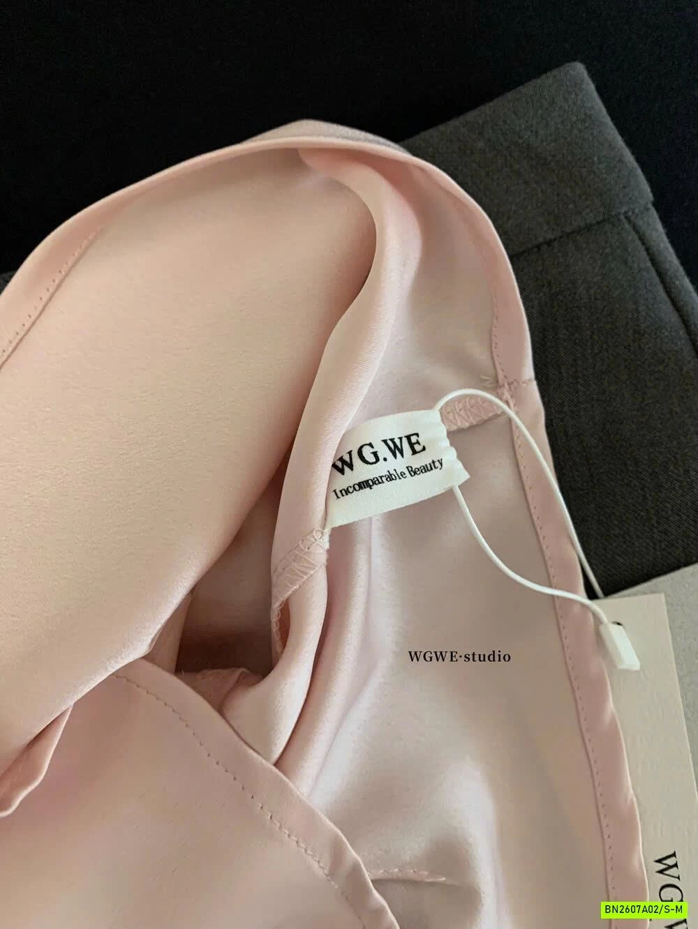 ÁO LỤA LỆNH VAI WGWE