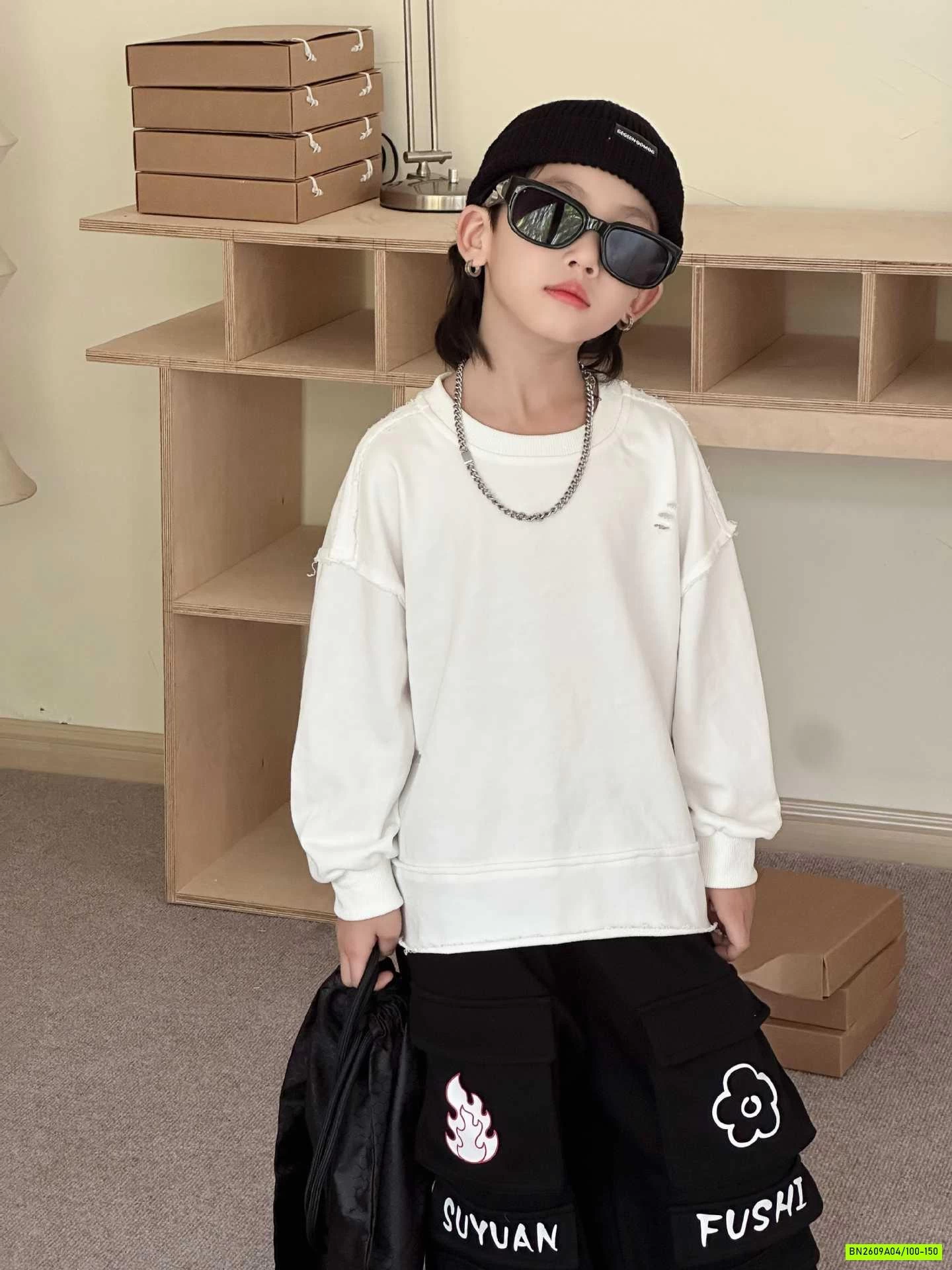 ÁO THUN RÁCH MIX QUẦN ĐEN CÁ TÍNH