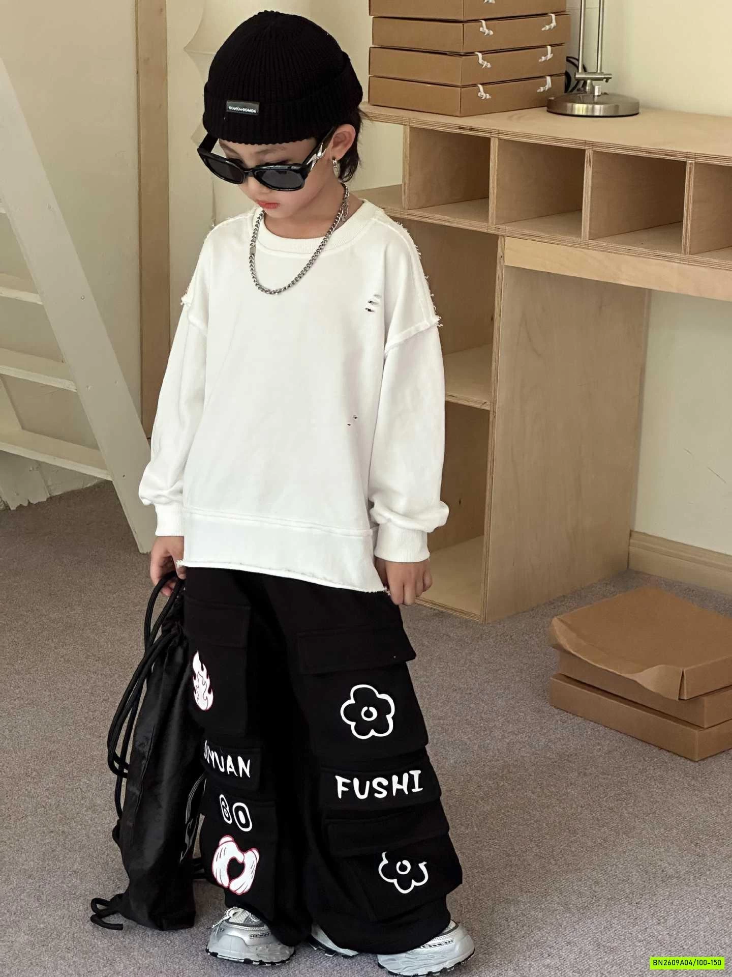 ÁO THUN RÁCH MIX QUẦN ĐEN CÁ TÍNH