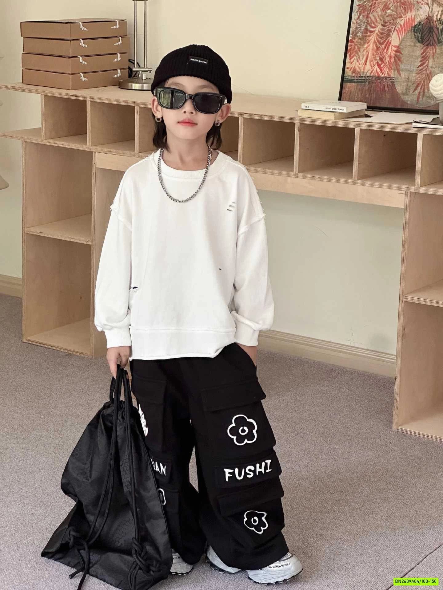 ÁO THUN RÁCH MIX QUẦN ĐEN CÁ TÍNH