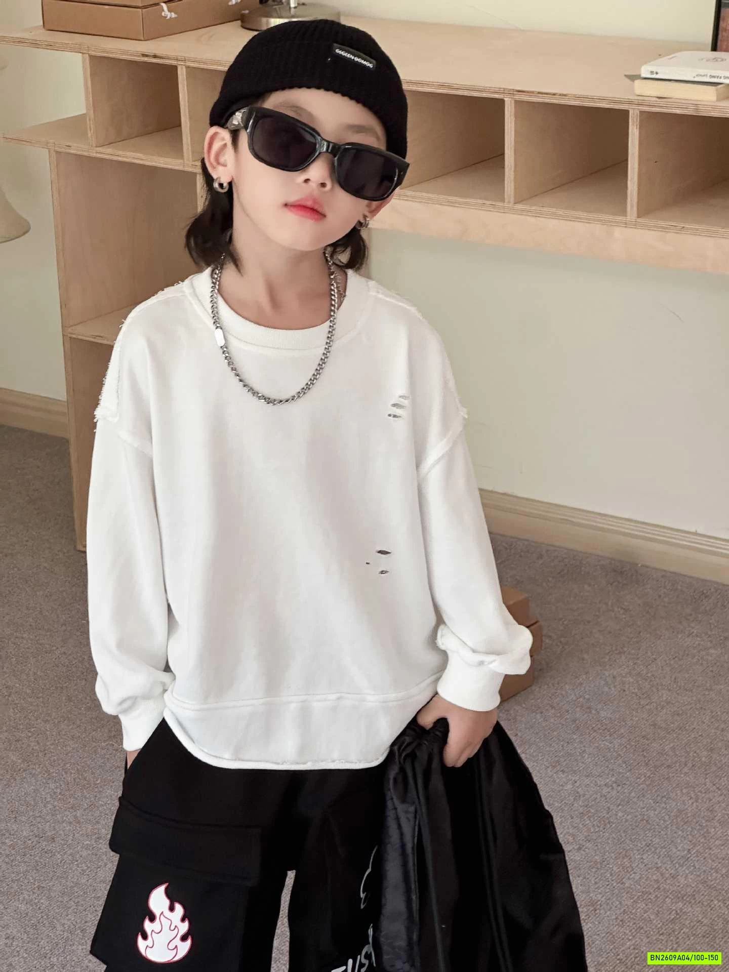 ÁO THUN RÁCH MIX QUẦN ĐEN CÁ TÍNH