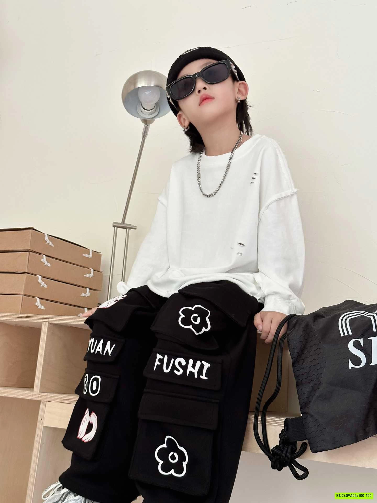 ÁO THUN RÁCH MIX QUẦN ĐEN CÁ TÍNH