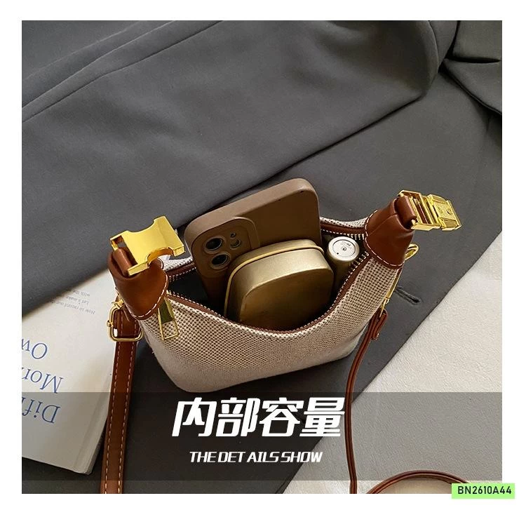 TÚI XÁCH KÈM MÓC GẤU NÂU