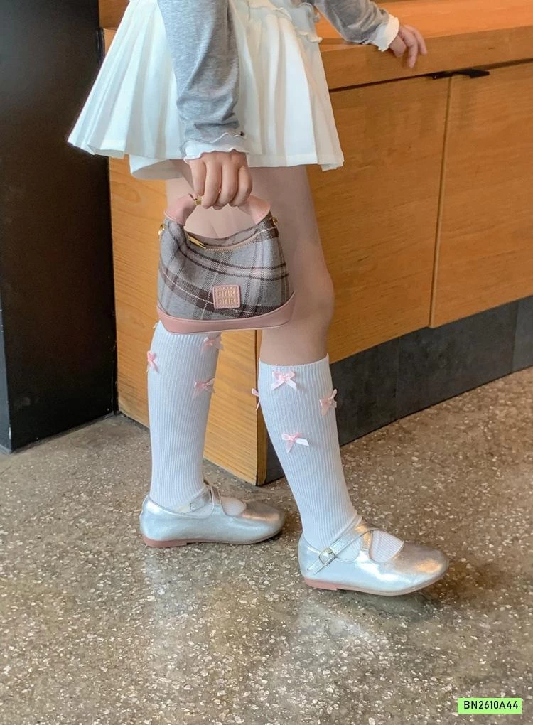 TÚI XÁCH KÈM MÓC GẤU NÂU