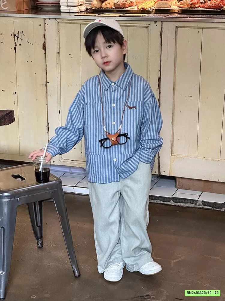 SƠ MI XANH SỌC THÊU LOGO 24X145 AMBB