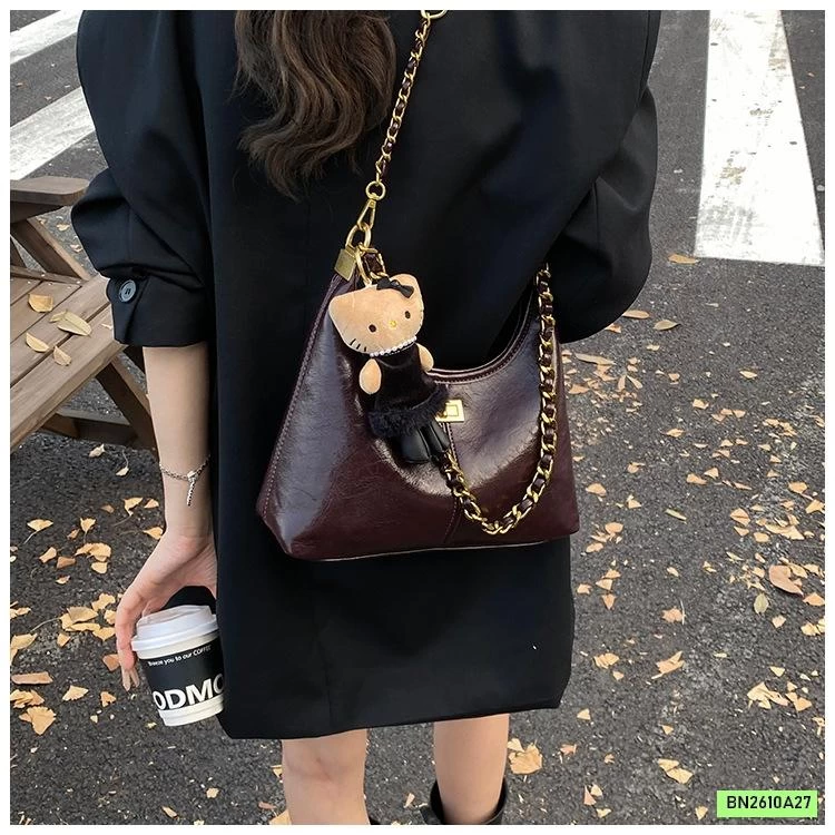 TÚI DA ĐEO CHÉO KÈM MÓC GẤU