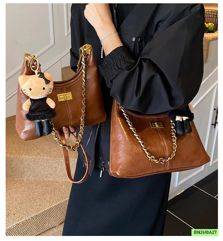 TÚI DA ĐEO CHÉO KÈM MÓC GẤU