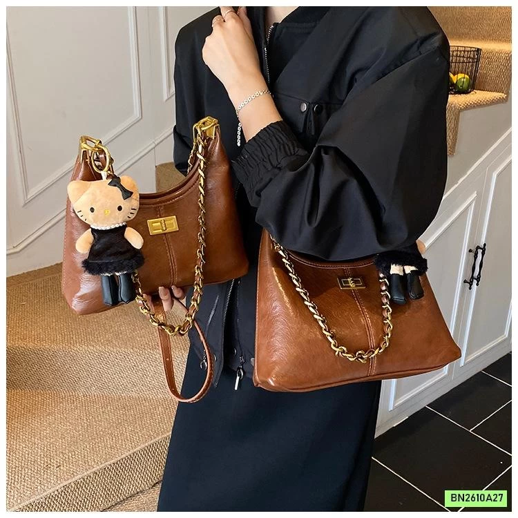 TÚI DA ĐEO CHÉO KÈM MÓC GẤU