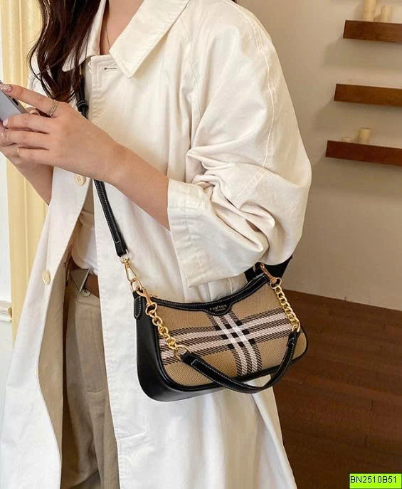 TÚI KẸP NÁCH CARO HOT TREND 2026