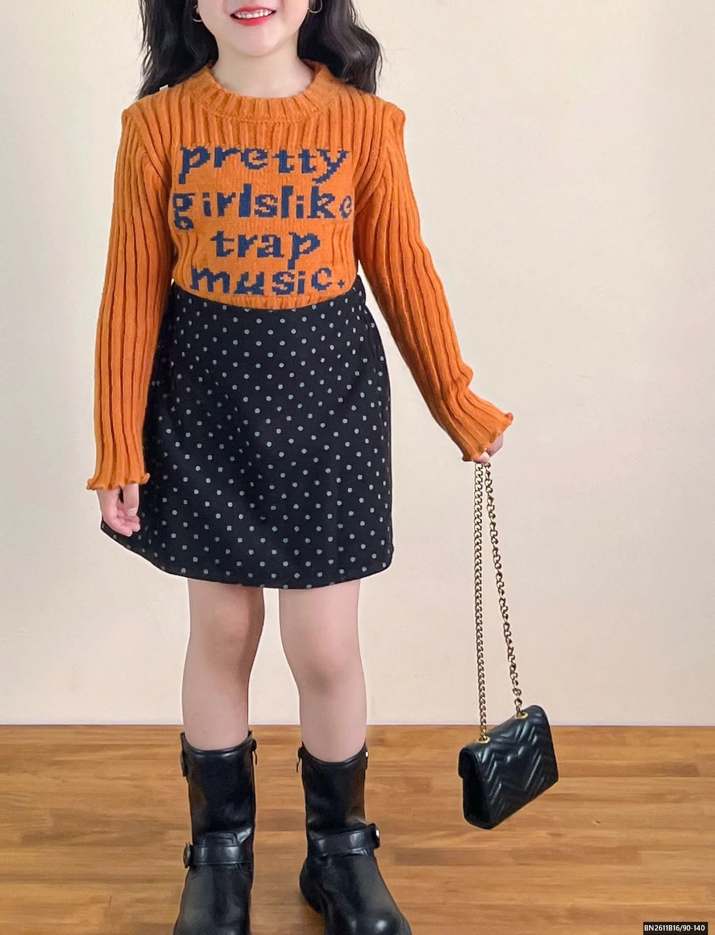 ÁO LEN GÂN TO IN CHỮ MIX CHÂN VÁY CHẤM BI