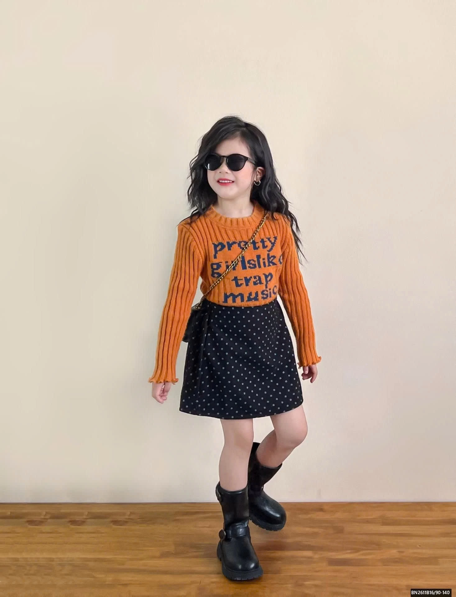 ÁO LEN GÂN TO IN CHỮ MIX CHÂN VÁY CHẤM BI