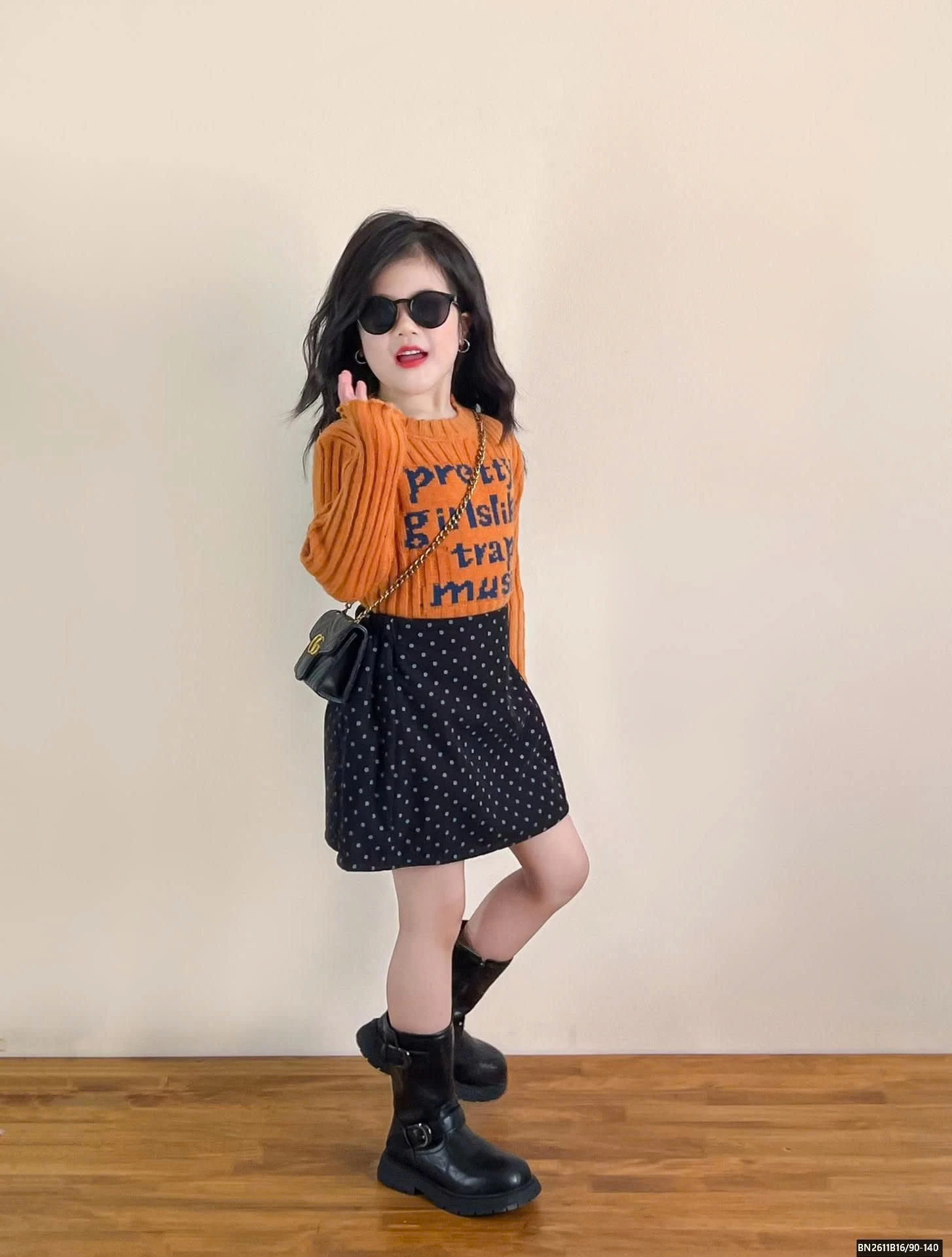 ÁO LEN GÂN TO IN CHỮ MIX CHÂN VÁY CHẤM BI