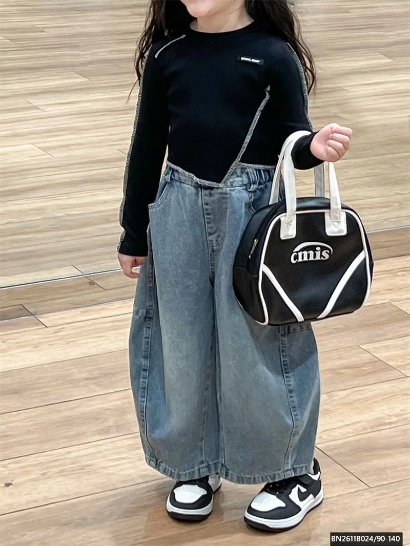 ÁO THUN VẠT CHÉO MIX QUẦN JEAN ỐNG RỘNG BẠC MÀU