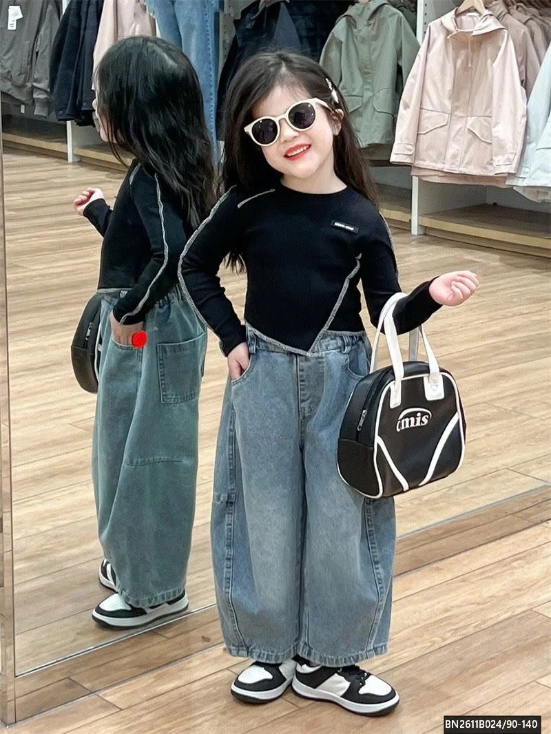 ÁO THUN VẠT CHÉO MIX QUẦN JEAN ỐNG RỘNG BẠC MÀU