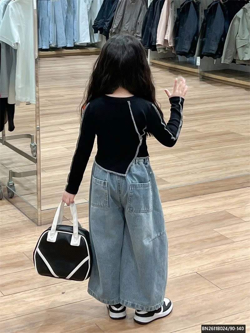 ÁO THUN VẠT CHÉO MIX QUẦN JEAN ỐNG RỘNG BẠC MÀU