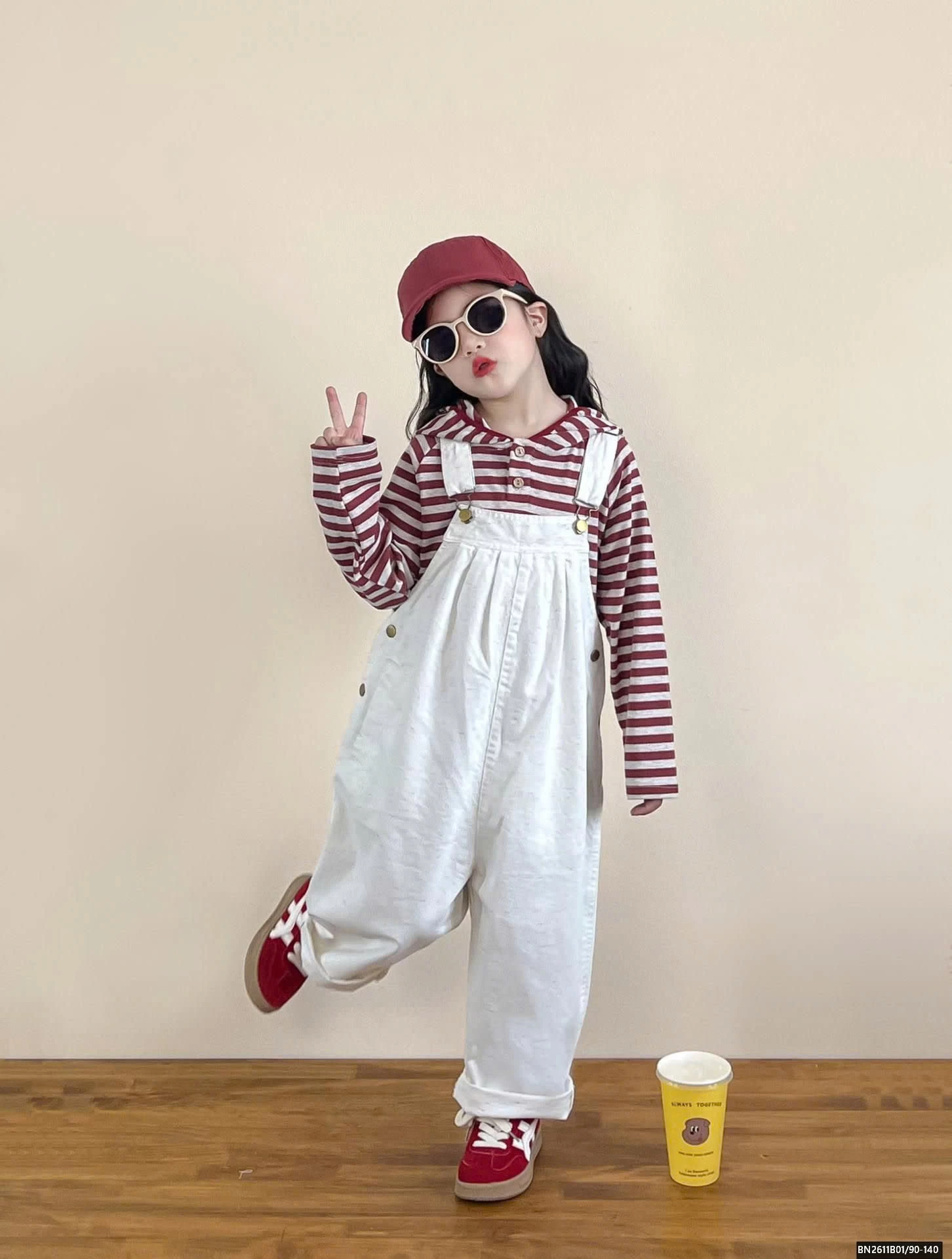 SÉT QUẦN YÊM TRẮNG MIX ÁO ĐỎ KẺ NGANG