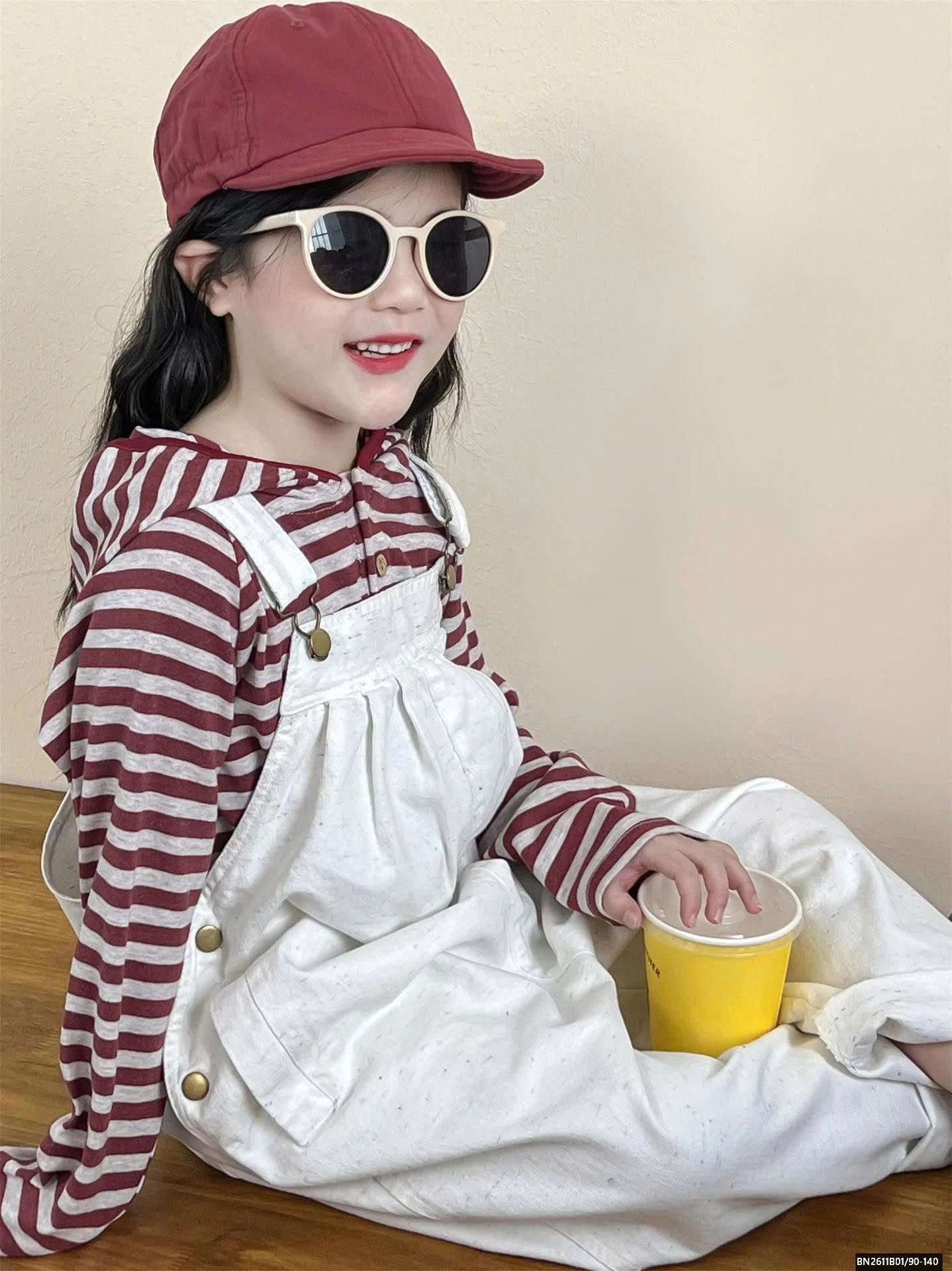 SÉT QUẦN YÊM TRẮNG MIX ÁO ĐỎ KẺ NGANG